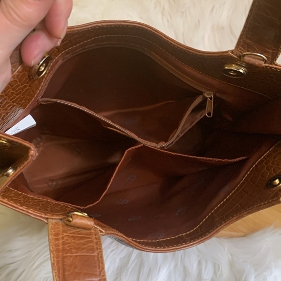 Etienne Aigner | Vintage Croc Embossed Cowhide Leather Satin Lined Shoulder Bag - Picture 15 of 17